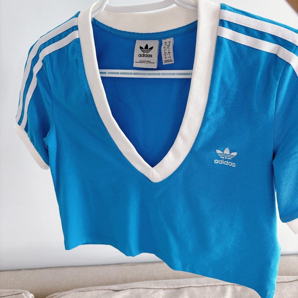 99% NEW ADIDAS TEE, SIZE S
